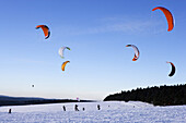 Snowkiting am Fichtelberg, Erzgebirge, Sachsen, Deutschland