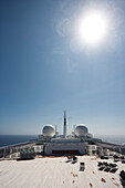 Kreuzfahrtschiff Queen Mary 2 mit Sonnendeck, Nordatlantik, Atlantik