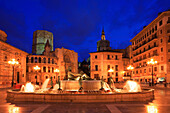 Plaza de la Virgen, Cathedral and fountain at night, Valencia, Valencia Region, Spain