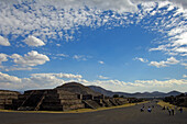 Ruins of Teotihuacan, Avenue of the Dead and Pyramid of the Sun, Teotihuacan, Mexico