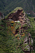 Haus in einer Höhle in einer Schlucht, Anaga Gebirge, Parque Rural de Anaga, Teneriffa, Kanarische Inseln, Spanien, Europa