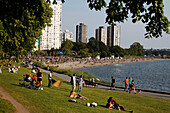 English bay, Westend, young people relaxing, Promenade, Vancouver City, Canada, North America