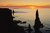 Sonnenaufgang, Felsnadeln Stacks of Dunansby, Duncansby Head, Highlands, Caithness, Schottland, Großbritannien, Europa