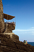 Restaurant am Festungsturm mit Blick auf das Meer, Vernazza, Cinque Terre, La Spezia, Ligurien, Italienische Riviera, Italien, Europa