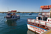 Boot zur Insel Ilhe de Tavira, Boot ueber Lagune, Tavira, Algarve, Portugal