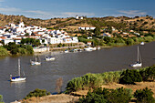 Segelboote auf dem Fluss Guadiana, Grenzfluss zu Spanien, Andalusien, Alcoutim, Algarve, Portugal
