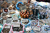 Natural medicine at the border market in Ban Mai, Chong Mek, Provinz Ubon Ratchathani, Thailand, Asia