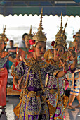 Women performing temple dance, Wat Rakhang, Thonburi, Bangkok, Thailand, Asia