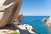 Granitfelsen an der Küste im Sonnenlicht, Capo Testa, Santa Teresa  Gallura, Sardinien, Italien, Europa