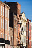Häuserfront in der Decatur street, French Quarter, New Orleans, Louisiana, Vereinigte Staaten, USA