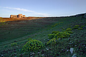 Extinct crater, Guuanapay volcano and Castillo de Santa Barbara, 16th. century castle, near Teguise, UNESCO Biosphere Reserve, Lanzarote, Canary Islands, Spain, Europe