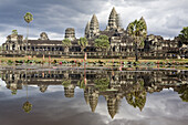 Tempelanlage Angkor Wat unter Wolkenhimmel, Provinz Siem Reap, Kambodscha, Asien