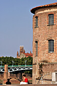 Pont Saint-Pierre Bridge, The Jacobins Convent (In The Background) And Saint-Joseph De La Grave Hospital Seen From The Raymond Iv Park, Saint Cyprien Neighborhood, Toulouse, Haute-Garonne (31), France