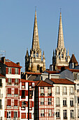 Houses On The Quays Of The Nive And Spires Of The Sainte-Marie De Bayonne Cathedral, Grand-Bayonne, Basque Country, Basque Coast, Bayonne, Pyrenees-Atlantique (64)