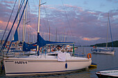 Segelboote auf dem Mikolajki-See, Abendstimmung, Masurische Seenplatte, Mazurskie Pojezierze, Mikolajki (Nikolaiken), Ostpreußen, Polen, Europa