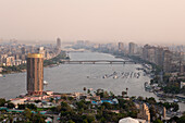 Blick von Kairo Tower Fernsehturm auf Kairo und Nil, Aegypten, Kairo