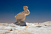 Figuren und Formationen aus Kalkstein in Nationalpark Weisse Wueste, Aegypten, Libysche Wueste