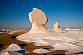 Formationen aus Kalkstein in Nationalpark Weisse Wueste, Aegypten, Libysche Wueste