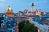 Blick auf Bundesverwaltungsgericht und Neues Rathaus am Abend, Leipzig, Sachsen, Deutschland