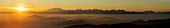 Sonnenuntergang über Monte Rosa und Walliser Alpen, Tessiner Alpen im Vordergrund, Monte Bisbino, Comer See, Lombardei, Italien