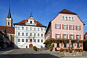 Marktplatz mit Kirche, Rathaus und Gasthof, Iphofen, Franken, Bayern, Deutschland