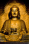 Goldener Shakyamuni Buddha im Kloster Foguangshan, Foguangshan, Republik China, Taiwan, Asien