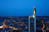 Commerzbank Tower im Abendlicht, Frankfurt am Main, Hessen, Deutschland