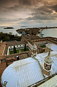 Giudecca und andere Inseln in der venezianischen Lagune vom Glockenturm der Kirche San Giorgio Maggiore aus. Venedig. Italien