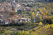 Murillo de río Leza,  otoño,  La Rioja,  EspañaMurillo de rio Leza village,  La Rioja,  Rioja wine region,  Spain