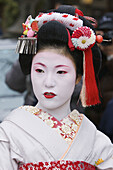 A geisha at the ´Setsubun´,  beginning of spring festival at Yasaka Shrine in Kyoto´s Gion district