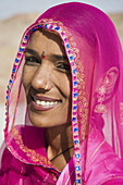 Portrait of an Indian woman in the Jaswant Thada,  Jodhpur,  Rajasthan,  India Portrait d’une indienne dans le Jaswant Thada,  Jodhpur,  Rajasthan,  Inde Portraet einer Inderin im Kenotaph Jaswant Thada,  Jodhpur,  Rajasthan,  Indien