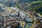 Imagen aerea de la ria de Bilbao con el Puente de la Salve en plimer termino,  puente de Deusto al fondo y la universidad de Deusto