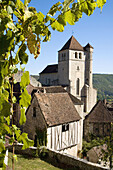 France,  Midi Pyrenees,  Lot,  Saint-Cirq-Lapoppie Church The medieval village is located 30 km East from Cahors in the middle of the Regional natural park of Causses of Quercy