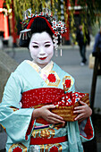 Japan,  Tokyo,  Asakusa,  woman in traditional dress