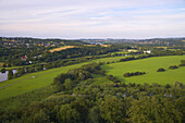 Blick über Kemnader Stausee nach Witten, Nordrhein-Westfalen, Deutschland