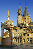 Market fountain and Mainz cathedral, Mainz, Rhine river, Rhineland-Palatinate, Germany