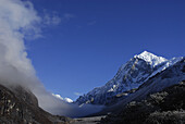 Lagerplatz in Thangsing mit Mt. Pandim am Trek zum Gocha La in der Kanchendzönga Region, Sikkim, Himalaja, Nord Indien, Asien