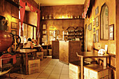 Zwei Frauen im Kaffeehaus Pozegnanie z Afryka, Krakau, Polen, Europa