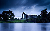 Bolton Abbey, bei Skipton, Wharfedale, Yorkshire Dales, North Yorkshire, England, Großbritannien, Europa