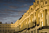 Gebäude im klassizistischen Regency Architekturstil, Brunswick Square in Brighton, East Sussex, England, Großbritannien, Europa