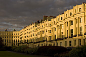 Gebäude im klassizistischen Regency Architekturstil, Brunswick Square in Brighton, East Sussex, England, Großbritannien, Europa