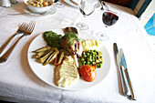 Lamm mit verschiedenen Gemüsepürees, Restaurant Pandeli, Istanbul, Türkei