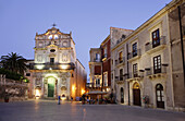 Place Cathedral in the evening, Syracuse, Ortygia island, Sicily, Italy