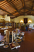 Weinladen des Castello Banfi, bei Montalcino, Toskana, Italien