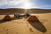 Zelten in der libyschen Wüste, Libyen, Sahara, Nordafrika