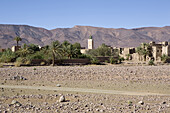 Siedlung in der Wüste bei Tamnougalt im Draa Tal, Marokko
