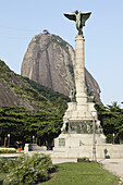 Heldendenkmal auf der Praça General Tibúrcio, Platz im Stadtteil Urca, Zuckerhut, Rio de Janeiro, Brasilien