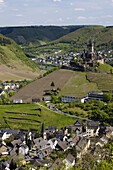 Germany, Rheinland-Pfaltz, Mosel River Valley, Cochem, high vantage town view