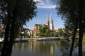Dom St. Peter cathedral and town in the morning, Regensburg, Bavaria, Germany