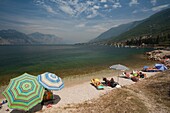 Italy, Veneto, Lake District, Lake Garda, Assenza, Lake Garda beachgoers, NR